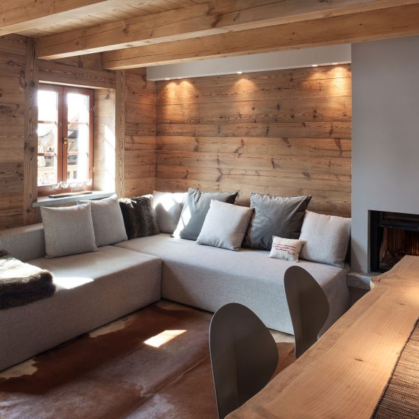 tavolo in legno rustico