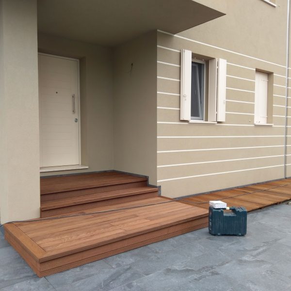 ingresso in legno